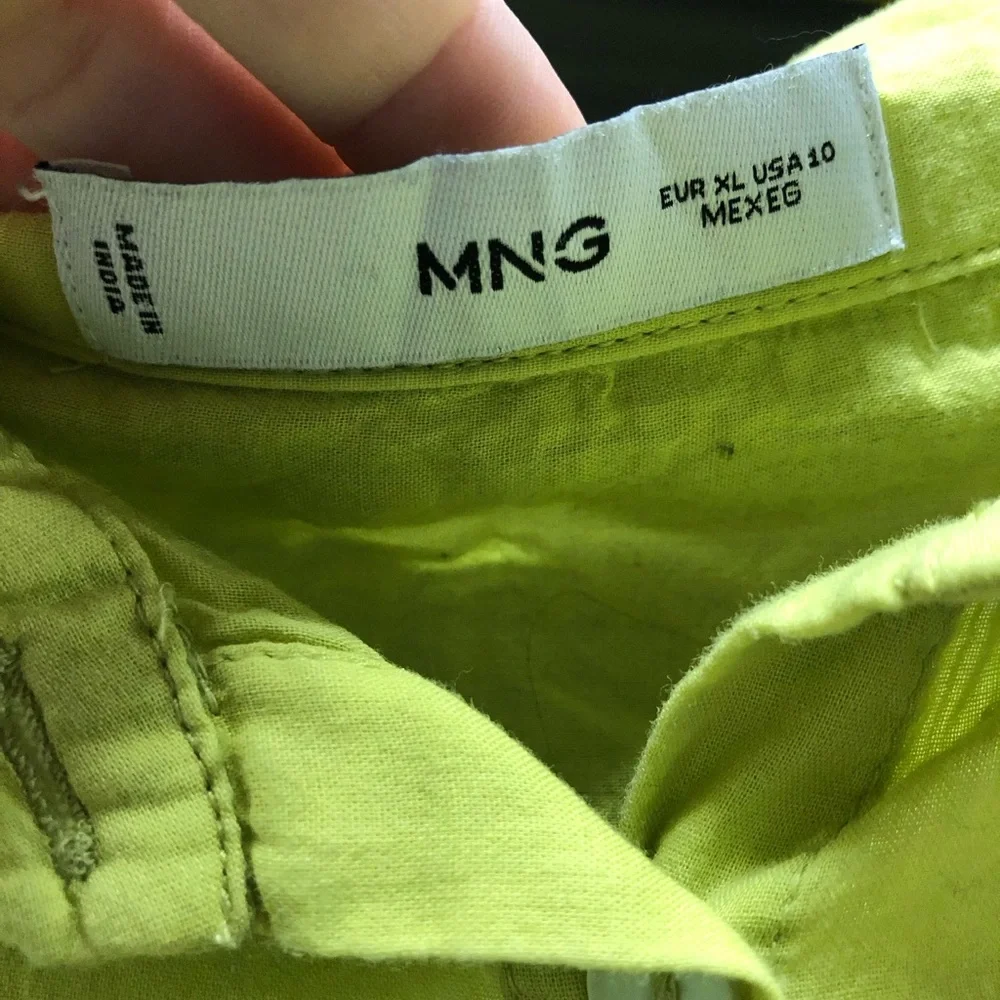 MBG button down blouse - Picture 2 of 4